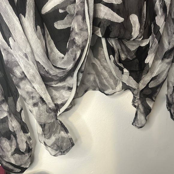 Lilith 100% Silk Gray & Black Abstract Palm Leaves Flouncy Sheer Blouse - Picture 4 of 9